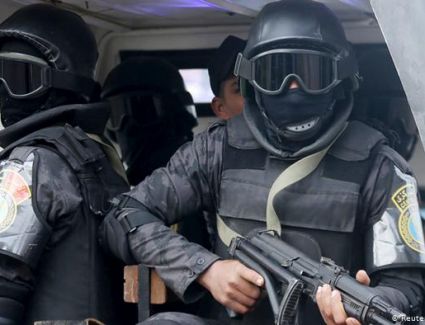 سيدة تفصل رأس زوجها عن جسده وعضوه الذكري عن جسده