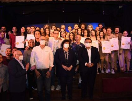 المخرج محمد مرسي: مسرحية "قاع" تناقش الوجود الإنساني ورحلة الحياة على الأرض