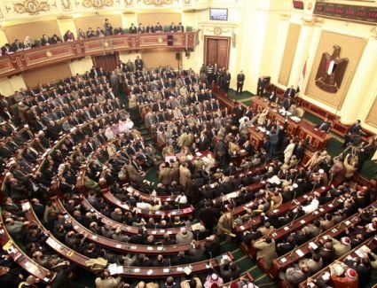 الحبس وغرامة لمن يستعمل علامة تجارية غير مسجلة على المنتجات