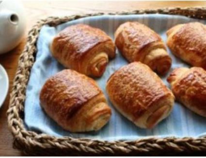 الكرواسون فطار لذيذ للأولاد في المدرسة