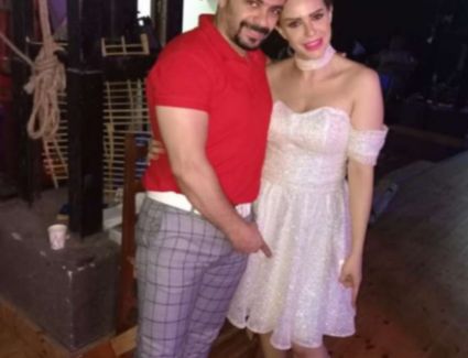 سقوط دينا عبد العزيز على مسرح زقاق المدق 