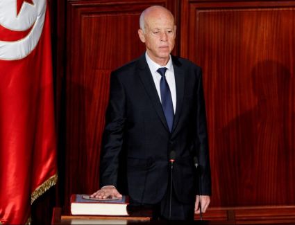 الرئيس التونسي قيس سعيد يعتزم تغيير النظام السياسي وتعليق مستشار الدستور