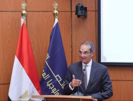 لقاء مفتوح مع 200 شاب من خريجى المعهد القومى