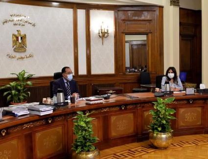 رئيس الوزراء يتابع تطوير مناهج رياض الأطفال والمرحلة الابتدائية حتى الصف الرابع الابتدائي