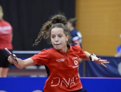 الطفلة المعجزة تكتب التاريخ