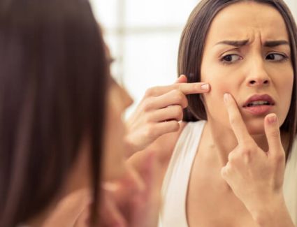 أربعة أخطاء للعناية بالبشرة يجب تجنبها