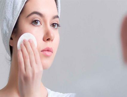 خبيرة تجميل تكشف خمس أدوات للحصول على جمال طبيعي