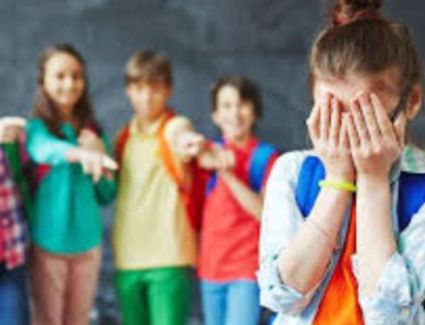 11 علامة تؤكد تعرض طفلك للتنمر وطرق العلاج