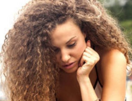 5 نصائح للعناية بالشعر المموج "الكيرلي"