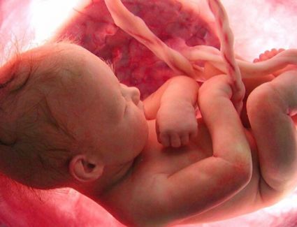 أسباب قلة المياه حول الجنين.. وطرق الوقاية والعلاج