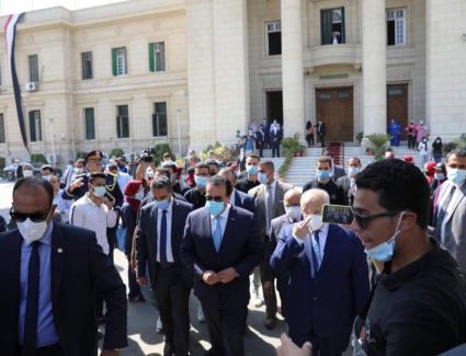 وزير التعليم العالي يتفقد جامعة القاهرة لمتابعة استعدادات الجامعة للعام الدراسي الجديد