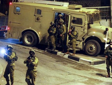 إعتقال 9 فلسطينيين بينهم أسرى محررين في الضفة الغربية