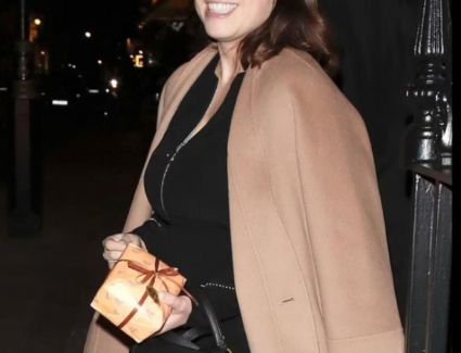 بإطلالة رائعة تظهر اوچيني أثناء احتفالها بالذكرى الثالثة لزفافها