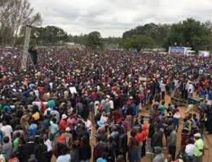 الشرطة فى زيمبابوى تطلق الذخيرة الحية والغاز المسيل للدموع لتفريق المحتجين على ارتفاع اسعار الوقود 