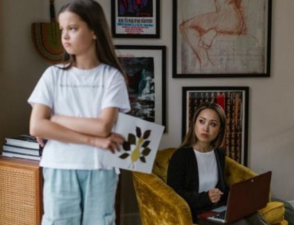 طرق بسيطة للموازنة في تعاملك مع طفلك