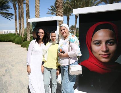 الفنانة منى زكي ونخبة من كبار المسئولين يشهدون مع يونيسف