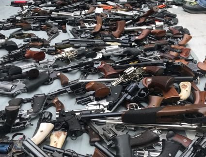 الداخلية ترصد ترسانة أسلحة لأحد العناصر الإجرامية بالمرج