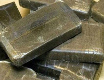 إحباط محاولة شخصين في تهريب 2.300 كيلو جرام من الحشيش بالسويس