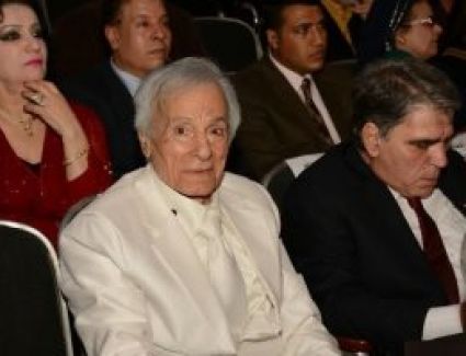 شيع الفنان أحمد سعيد عبد الغنى جثمان والده الفنان الكبير إلى مثواه الأخير