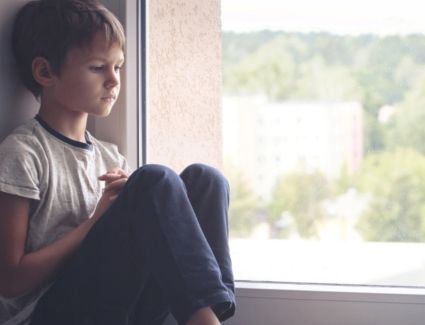 التهديدات المحيطة بنا تشكل بيئة خصبة للتنشئة القائمة على الخوف