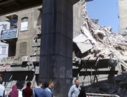 انهيار منزل على سور مدرسة ابتدائية فى قرية سلمون بسوهاج 