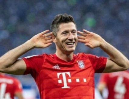 ليفاندوفسكي يتفوق على كرستيانو ويحصد لقب أفضل لاعب بالجولة الرابعة لدوري أبطال أوروبا