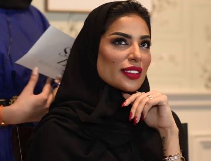 "الأنصاري" توقع كتابها "في حياتي تعلمت" بالجناح السعودي