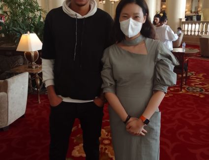 شاب مصرى  يتعاقد على حملة دعائية لكوريا الجنوبية 