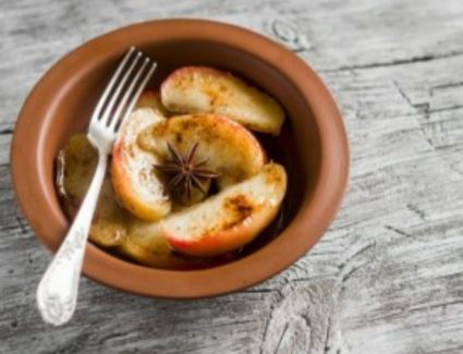 بخطوات بسيطة تعرفي على طريقة تحضير التفاح بالقرفة للرجيم