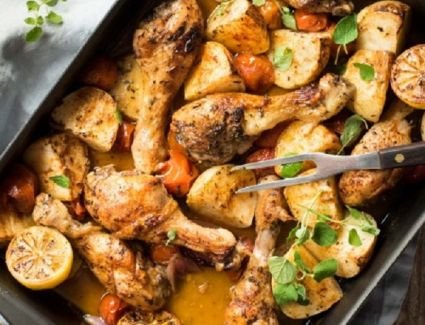 بخطوات بسيطة، لطريقة تحضير صينية الدجاج بالبطاطس والليمون 