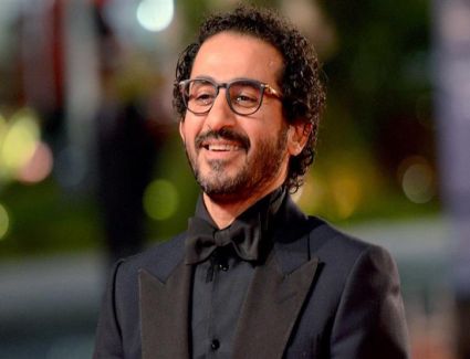 أحمد حلمي يتسبب في زحام مروري بكورنيش إسكندرية ورجال الشرطه تتدخل.. اعرف السبب