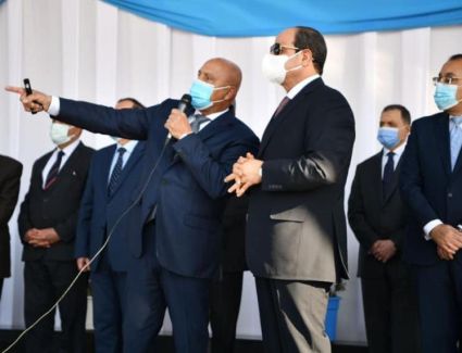 السيسي يحاور مقاولين الصعيد على الهواء مباشره