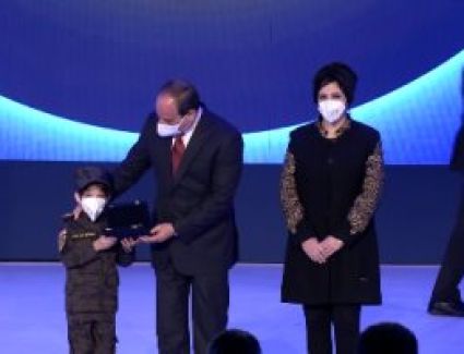 فخامة الرئيس عبد الفتاح السيسي يكرم أسر الشهداء و القيادات الأمنية