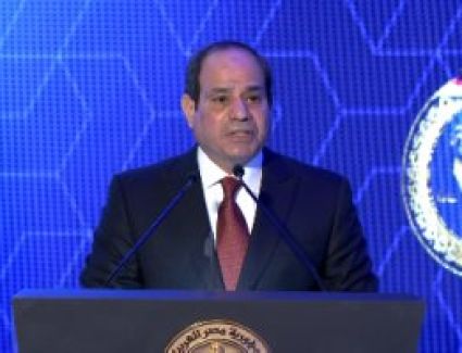 السيسي " ما تم تحقيقه على الصعيد الاقتصادى والأمنى هو مجرد خطوة على طريق المستقبل"