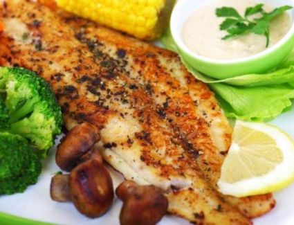 بخطوات سهلة وبسيطة، طريقة تحضير سمك الهامور المشوي مع البطاطا