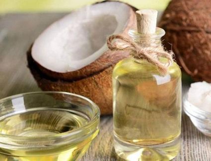 لك طريقة استخدام زيت جوز الهند لمنع تساقط الشعر