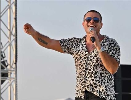 اختفاء جميع البومات عمرو دياب على موقع "يوتيوب" .. اعرف التفاصيل