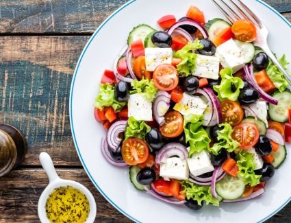 للدايت، لك طريقة تحضير السلطة اليوناني بخطوات سهلة وبسيطة