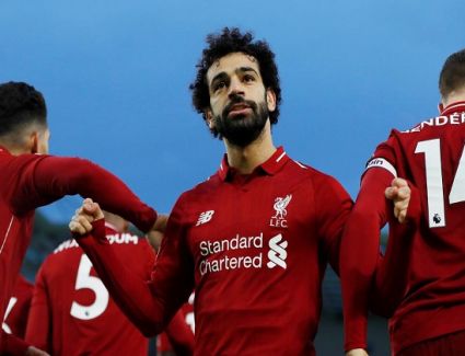 النجم البرتغالي كريستيانو رونالدو يطلب من فريقه التعاقد مع اللاعب المصري محمد صلاح