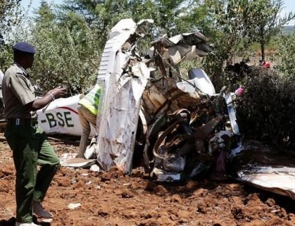 تحطم طائرة في منطقة الوادي المتصدع الكبير في كينيا، مما أسفر عن مقتل خمسة أشخاص من بينهم ثلاثة أمريكيين.