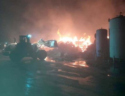 الحماية المدنية بالمنوفية تحاول السيطرة على حريق هائل بمصنع ملابس بالسادات