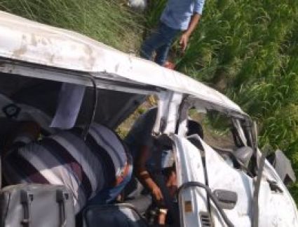 الصور الأولى لحادث تصادم قطار بميكروباص ومصرع 3 وإصابة 9 بالشرقية