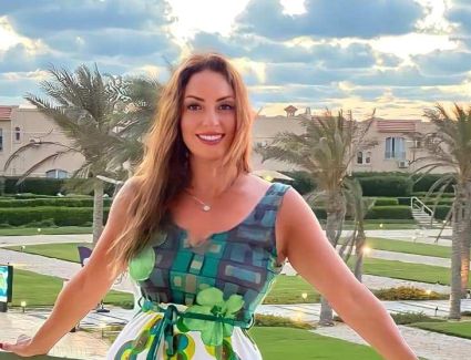 نرمين الفقي برفقة عائلتها