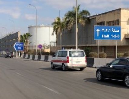 جثمان الكاتب الصحفى مرسى عطا الله يغادر مطار القاهرة فى طريقة إلى الأهرام..فيديو