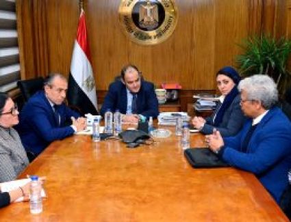 "الصناعة": مباحثات مع إحدى كبريات الشركات الماليزية لبحث إنتاج زيت النخيل