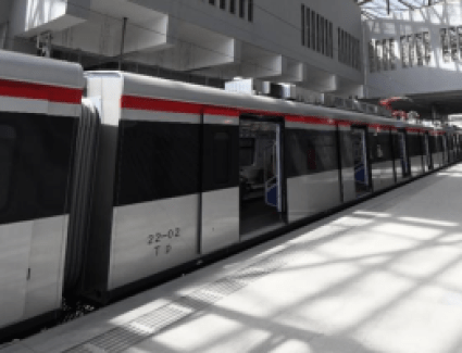 اختبار قضبان القطار الكهربائى الخفيف لضمان سلامة الركاب.. فيديو