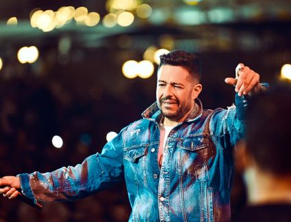 بحضور جماهيرى كبير.. حماقى يتألق في حفل ضخم بدمياط الجديدة