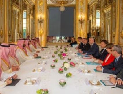 ولي العهد السعودي وماكرون يبحثان العلاقات الاستراتيجية ومستجدات الأحداث