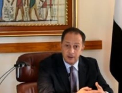 الإمارات تمنح السفير المصرى فى أبو ظبى جائزة التميز الدبلوماسى