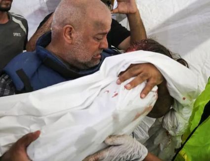 الاحتلال الإسرائيلي يستهدف منزلاً بمُخيم النصيرات واستشهاد أسرة الصحفي "وائل الدحدوح